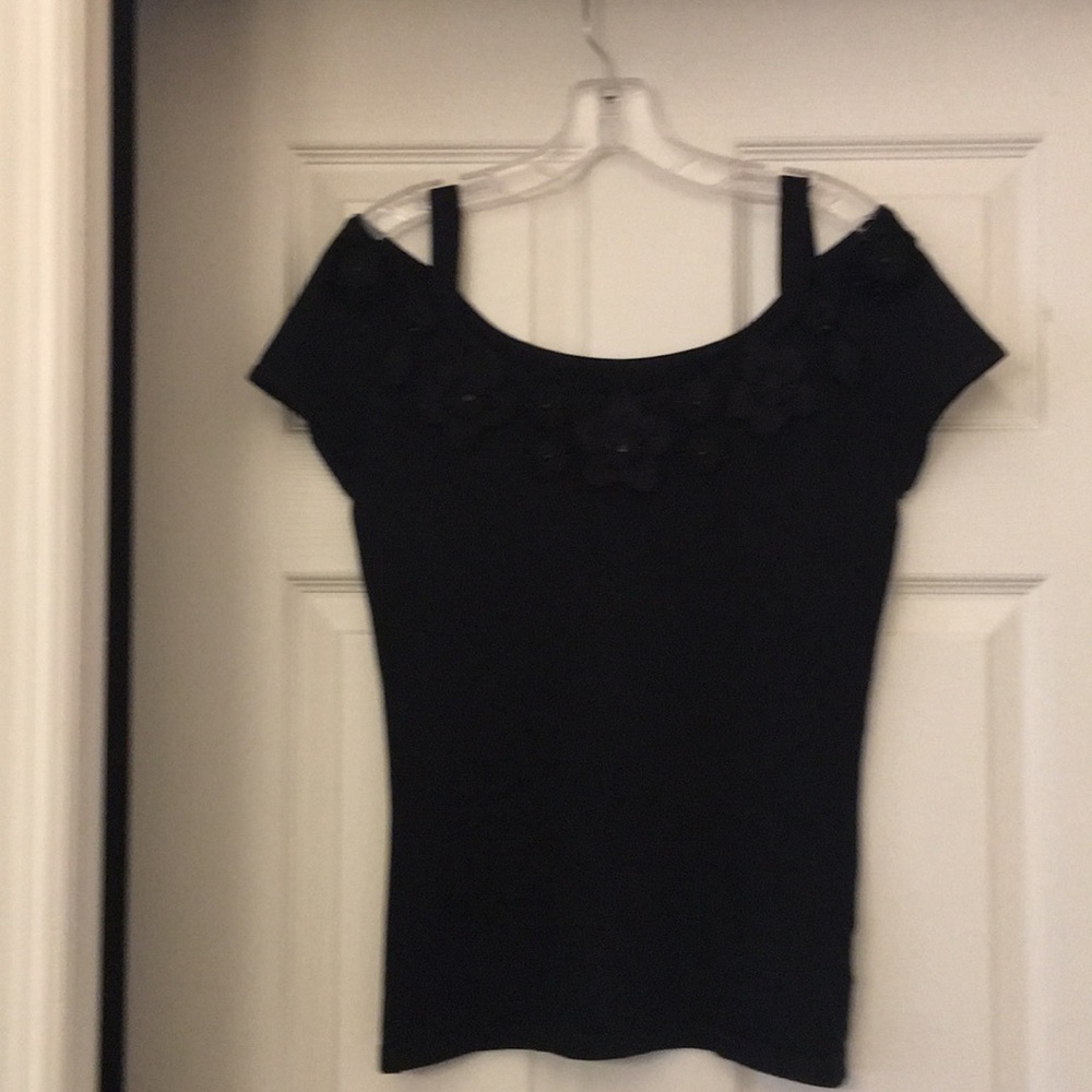 Sleeveless cold shoulder top